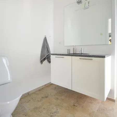 Three-bedroom Holiday In בית נופש