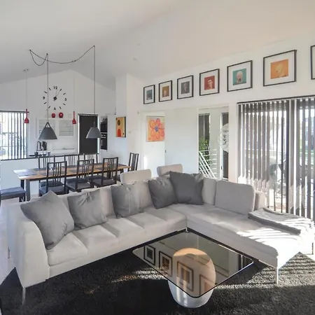 Three-bedroom Holiday In * Nimtofte