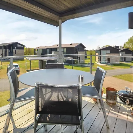 Three-bedroom Holiday In בית נופש