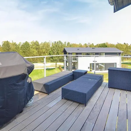Three-bedroom Holiday In *