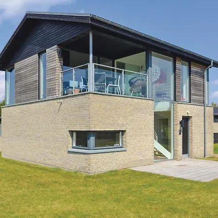 Three-bedroom Holiday In *
